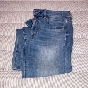 American Eagle Light Wash High Riss Skinny Jeans